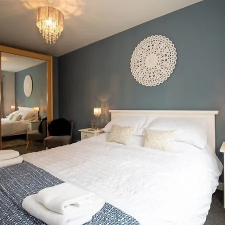 Otel Host & - Blue Bridge View